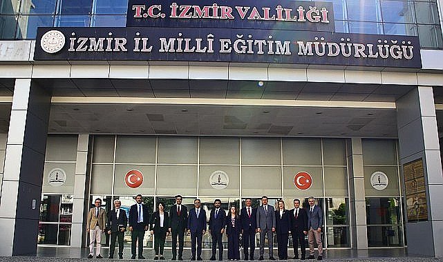 Hayat Boyu Öğrenme Genel Müdürü Dr. Emre Topoğlu ve Ekibi İzmir'i Ziyaret Etti
