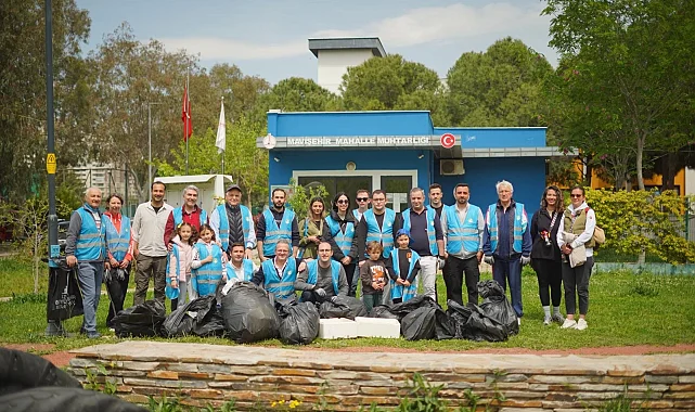 İzmir'de "Temiz Park" etkinliğiyle parklar pırıl pırıl oldu