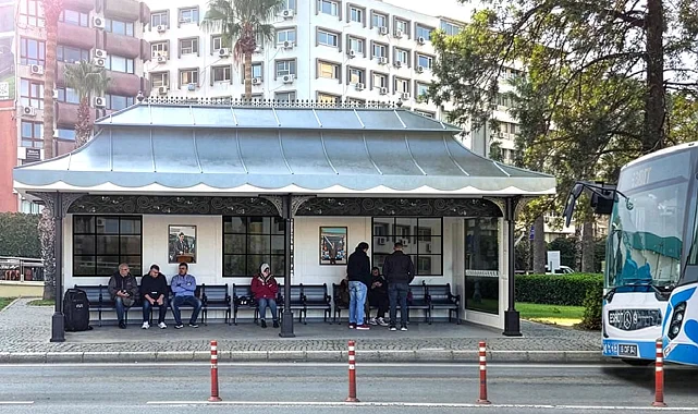 İzmir'in kimliğini yansıtan 'simgesel' durak
