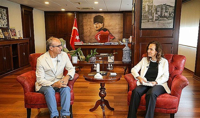 Kardeş şehirler kadrajda buluştu: Başkan Ünsal, Karşıyakalı birinciyi konuk etti