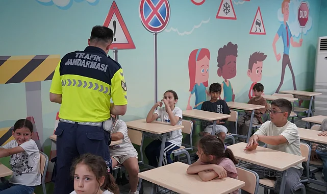 Kocaeli'de binlerce öğrenci kuralları Büyükşehir'le öğrendi