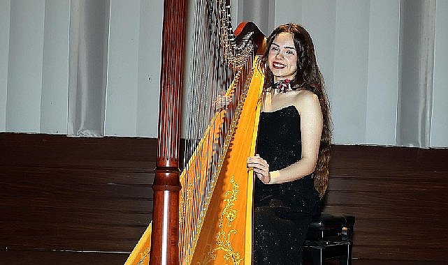 Milano'dan İzmir'e Uzanan Başarı: Zeynep Duru Güleç'ten Alkış Alan Arp Resitali