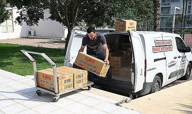 Öğrencilerin kırtasiye malzemeleri Kemer Belediyesi'nden