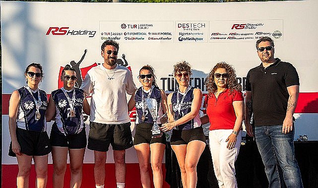 QNB Sigorta Kadın Voleybol Takımı Beach Volley MasteRS'ta üçüncülük kupasının sahibi oldu