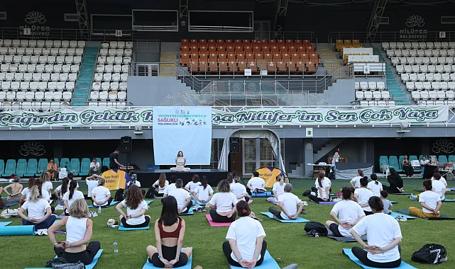 Sağlıklı yaşlanma için yoga yaptılar
