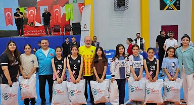 Şehir protokolü öğrencilerle filede buluştu