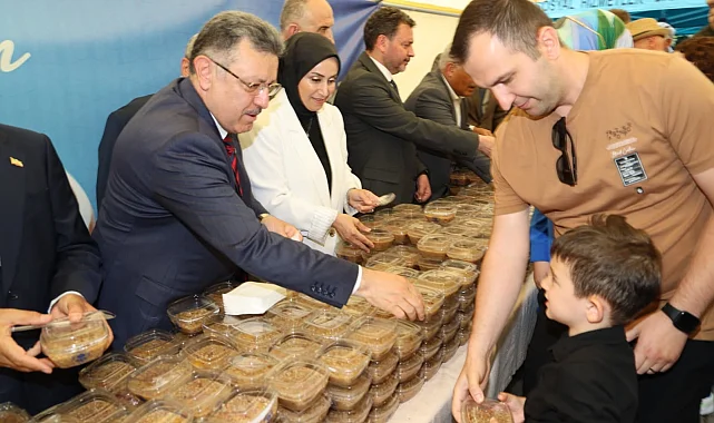 Trabzon'da 3 bin kişiye aşure ikramı