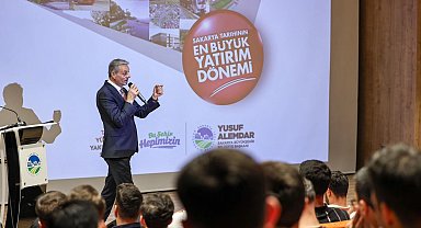 Başkan Alemdar Sakaryalı gençlerle AKM'de buluştu