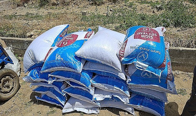 Büyükşehir'den Yangından Etkilenen Gördesli Üreticiye Yem Desteği