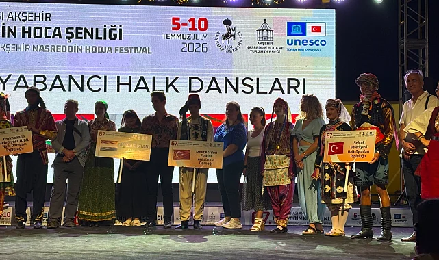 Efes Selçuk Halk Oyunları ekibinden muhteşem performans