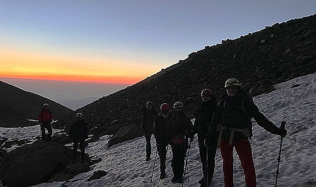 İnegöl Belediyespor Dağcıları 15 Temmuz İçin Erciyes'e Tırmandı