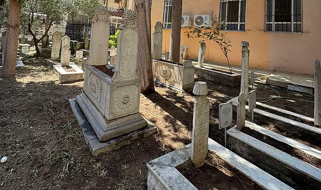 İzmit Hüseyin Paşa Camii haziresine Büyükşehir vefası