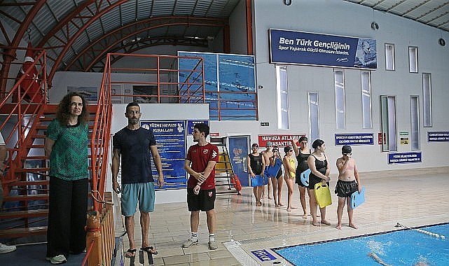 Karşıyaka'da yüzme zamanı: Yaz tatili havuz keyfiyle taçlanıyor