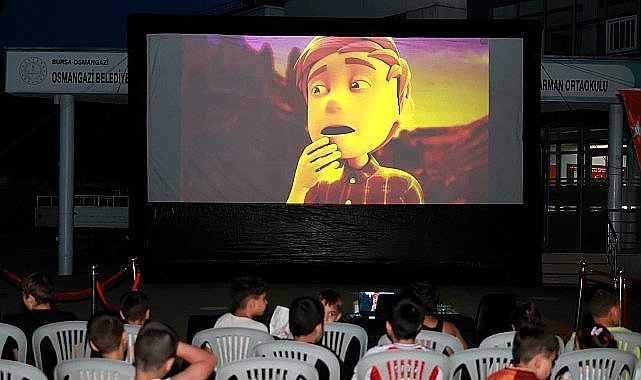 Osmangazi Belediyesi Çocuklara Yazlık Sinema Keyfi Yaşatıyor