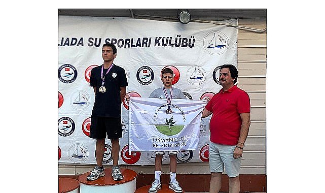 Osmangazi'nin Kulaçları Prens Adaları'nda Madalyaya Uzandı