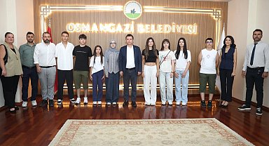 Osmangazi'de ücretsiz LGS kurslarının başarılı öğrencileri Başkan Aydın'la buluştu