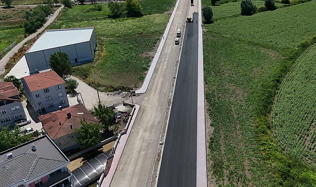 Sakarya'da Yazlık Kavşağı'nın yükünü alacak duble yolda asfalt başladı