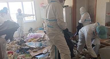 Çöp evden 28 ton çöp çıktı!
