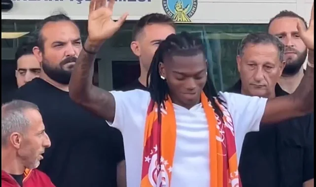 Galatasaray, Rafael Leão transferini resmen duyurdu