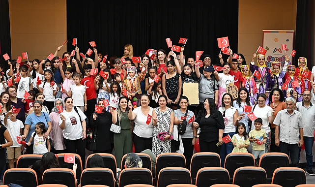 Mersin'de çocuklar Büyük Zafer'i sanatla kutladı