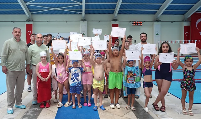 Osmangazi'de geleceğin yüzücüleri sertifikalarını aldı
