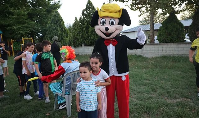 Sakarya'da 'Mutluluk Tırı' mahalle mahalle geziyor