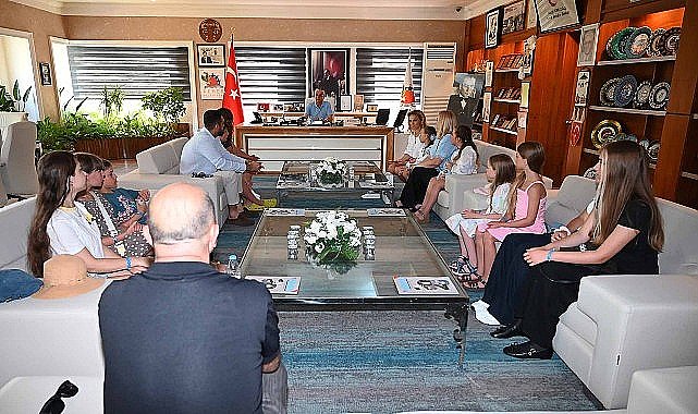 Ukraynalı çocuklar Kemer'de moral depoladı