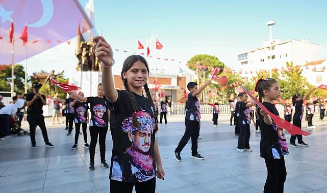 Zafer Bayramı Manisalı çocukların neşesiyle kutlandı
