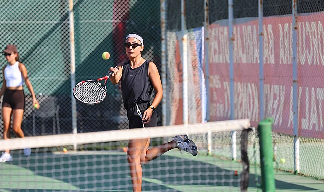 Antalya'da ücretsiz tenis kurslarıyla spor herkese ulaşıyor