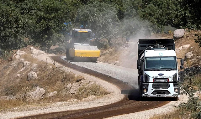 Balıkesir'de Dursunbey'de ulaşım konforunu artırıyor