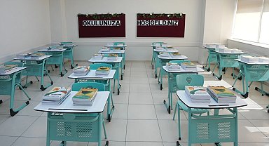 Ders kitapları dağıtılmaya başlandı