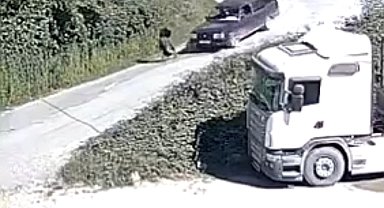 Düzce Yığılca'da otomobilin çarptığı kadın yere savruldu