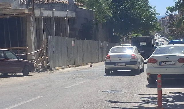 Keşan'da kaldırım işgalleri yayaları tehlikeye sürüklüyor!